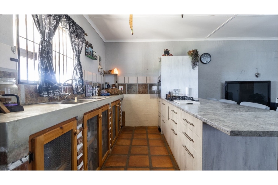 4 Bedroom Property for Sale in Hooikraal Western Cape